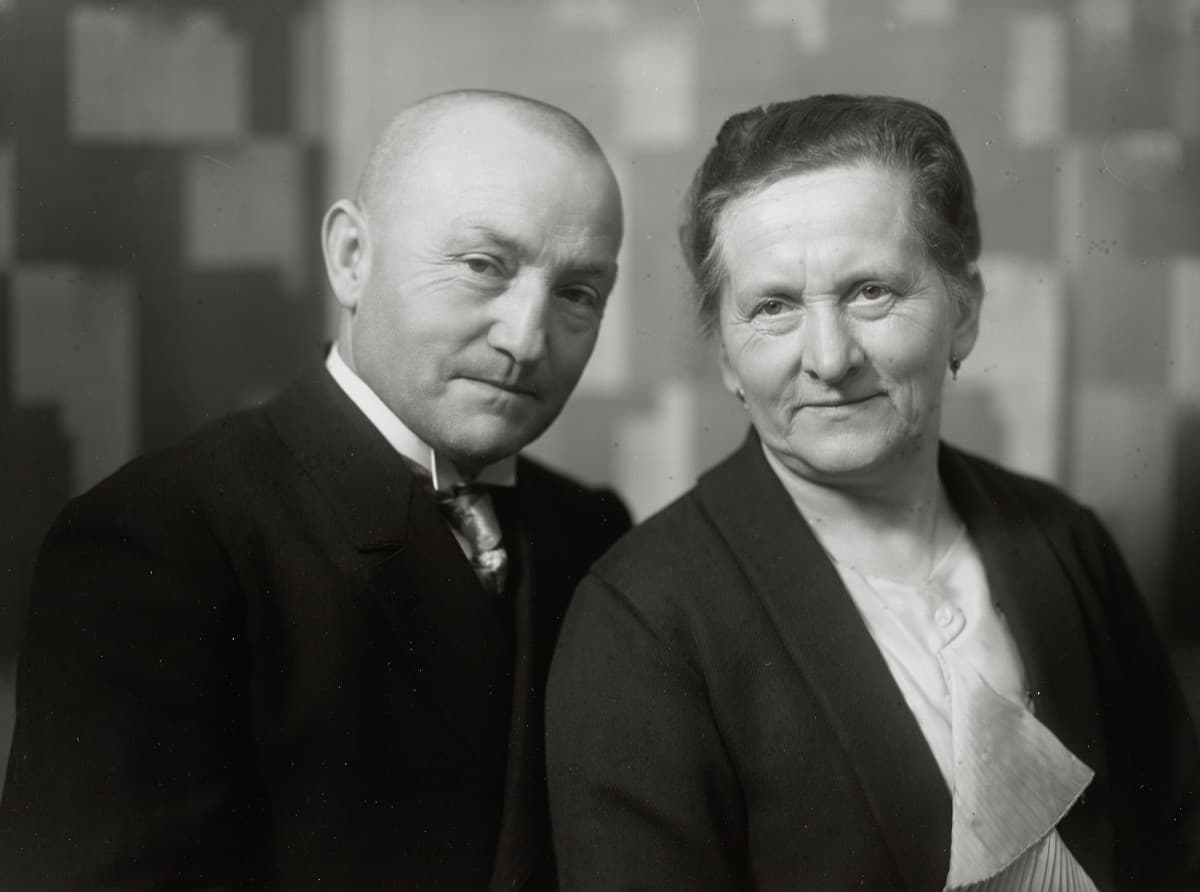 Schwarzweißfoto eines Ehepaars, Brustbild, Roßwein um 1925